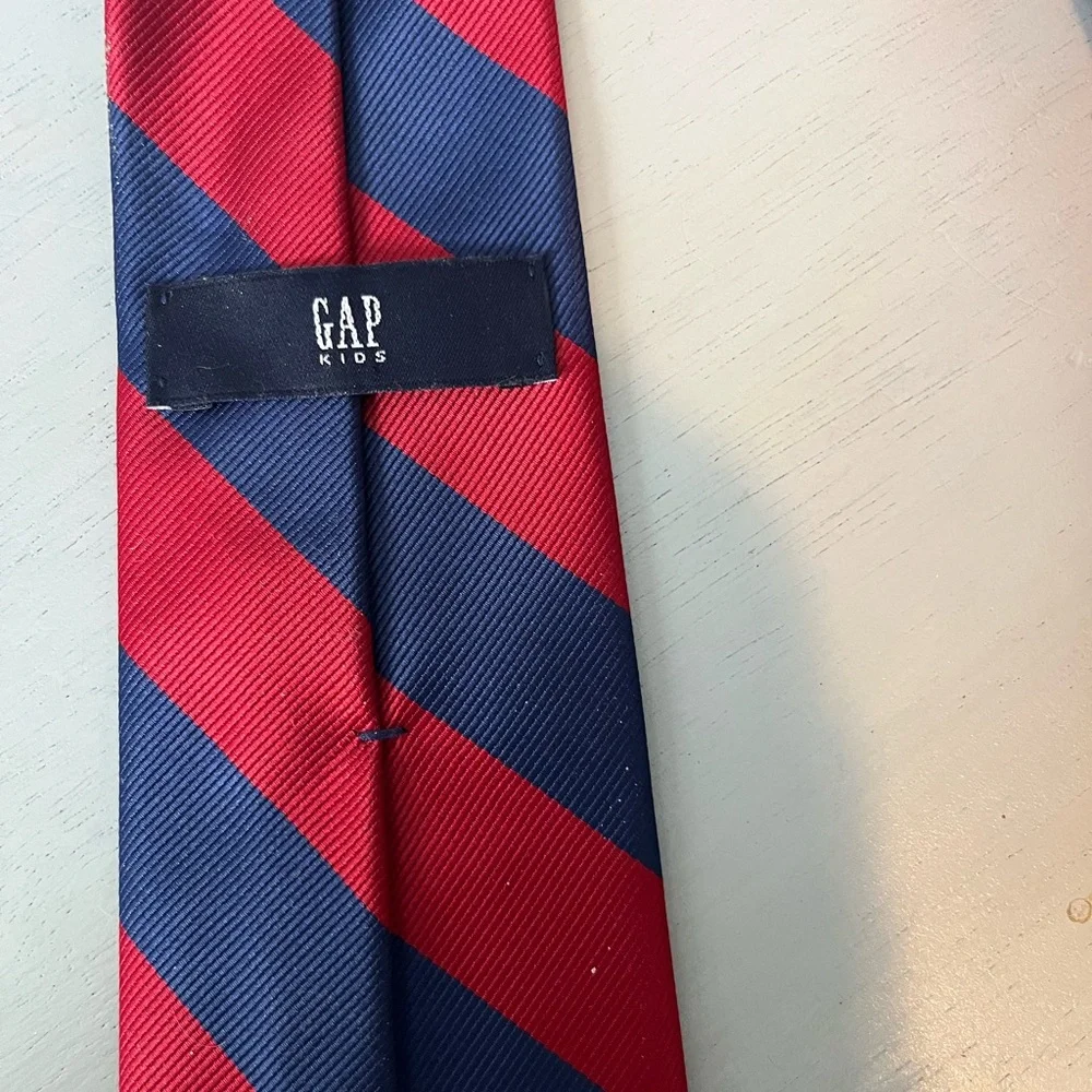 Gap Kids Boys Navy Blue & Red Striped Necktie - 44 Inches